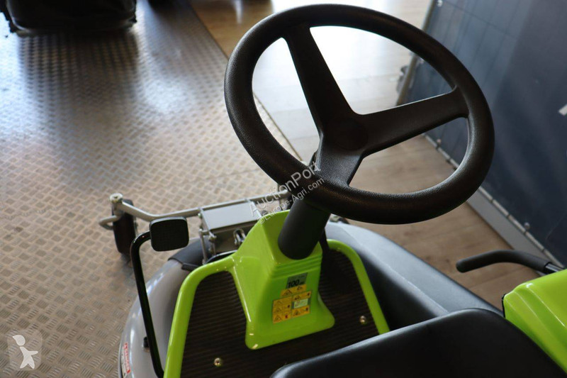 Zonas verdes Grillo FD 220R