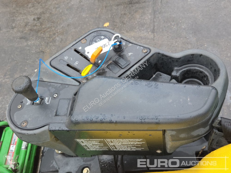 Zonas verdes jardins John Deere 2500E