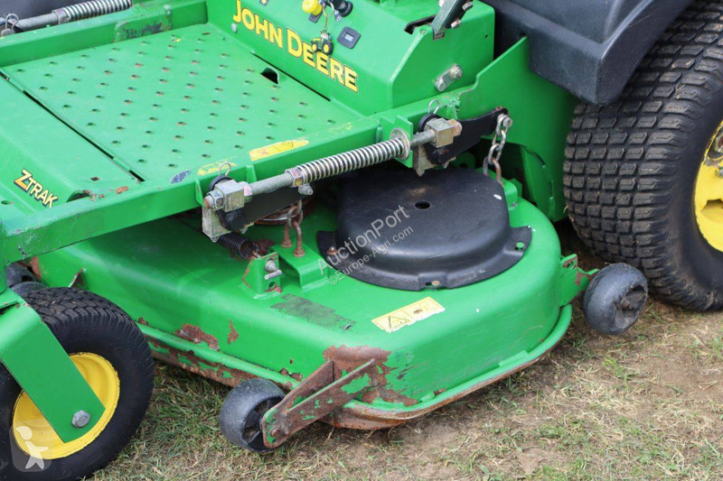 Zonas verdes John Deere ZTRAK 717E