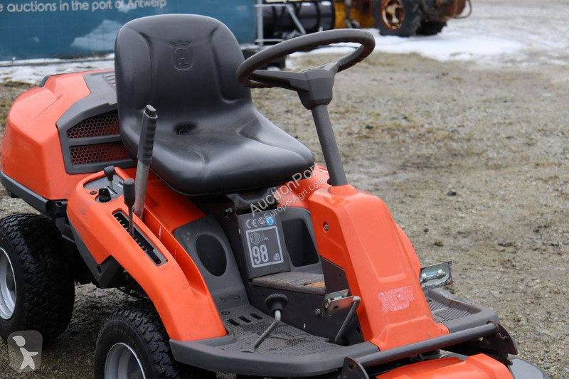 Zonas verdes Husqvarna R215TH