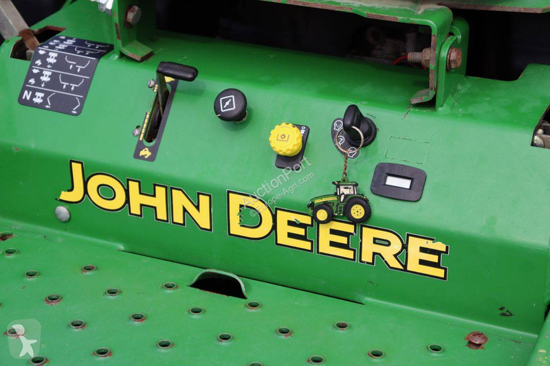 Zonas verdes John Deere ZTRAK 717E