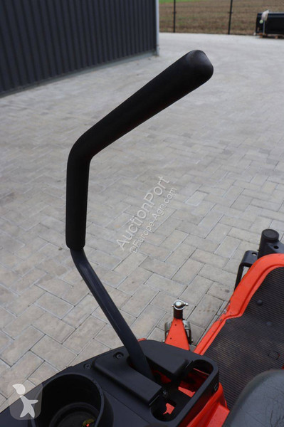 Zonas verdes Kubota ZD326S