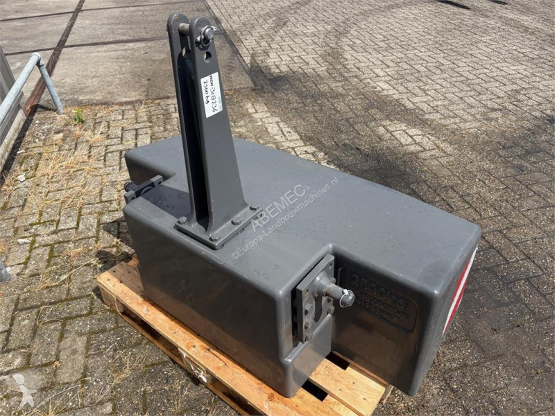 Обладнання  2500kg frontgewicht
