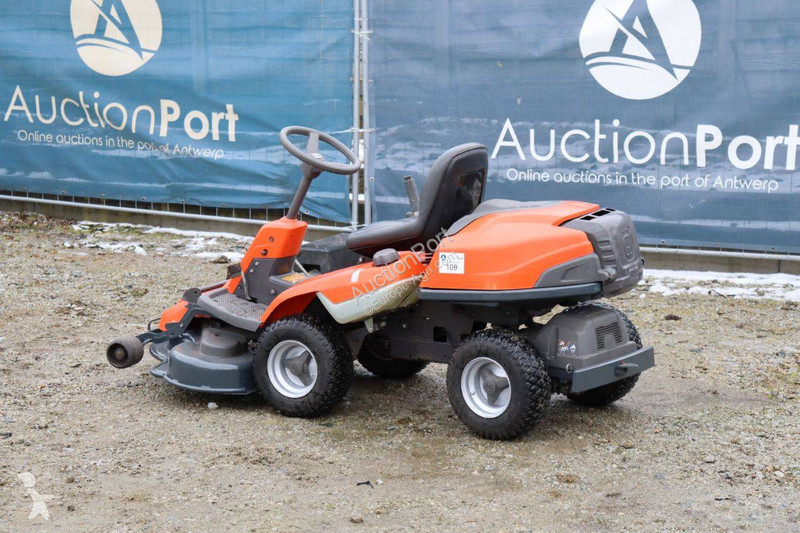 Zonas verdes Husqvarna R215TH