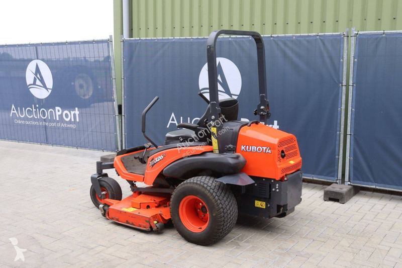 Zonas verdes Kubota ZD326S