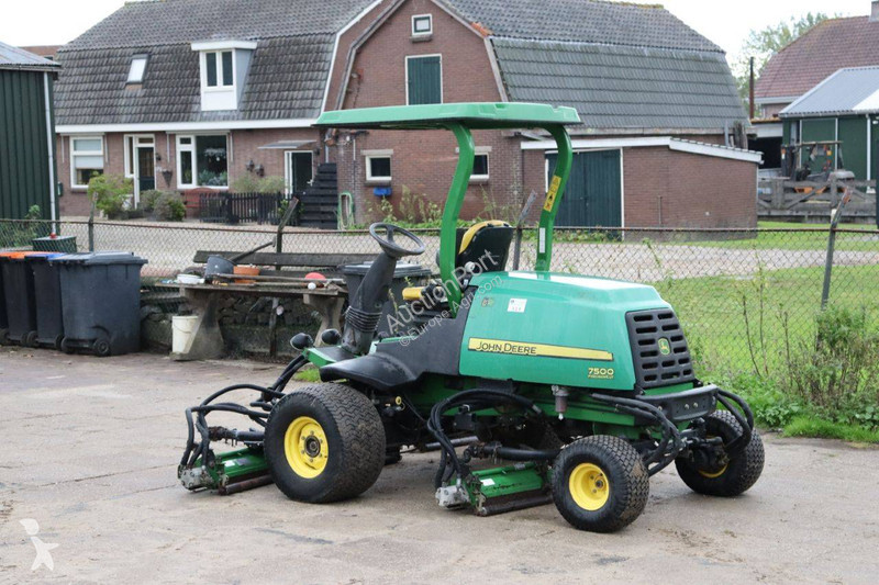 Zelené plochy John Deere 7500 PC FM