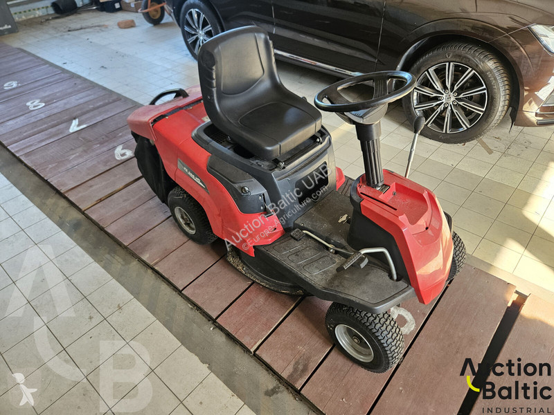 Spaţii verzi  966 HDB
