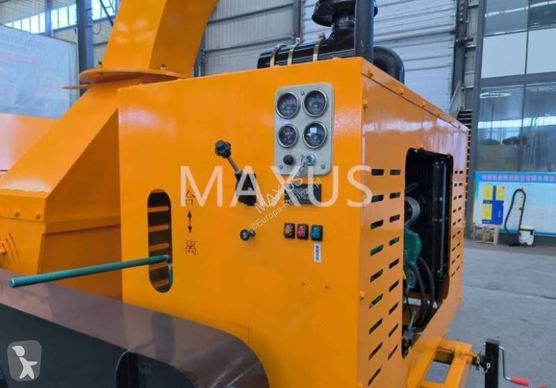 Espaces verts Bandit Rębak MAXUS 320 KM 8000kg/h