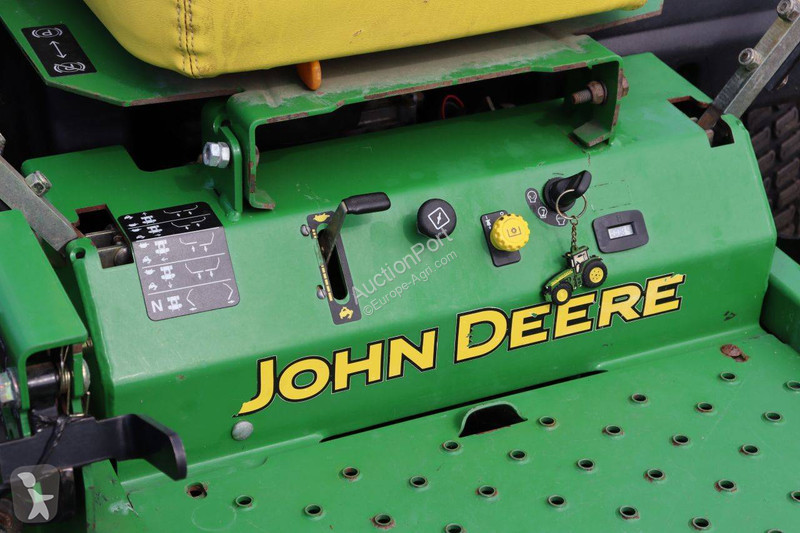 Zonas verdes John Deere ZTRAK 717E