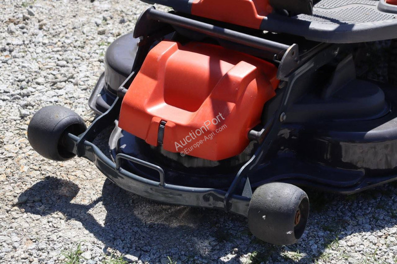 Espaces verts Husqvarna R214TC