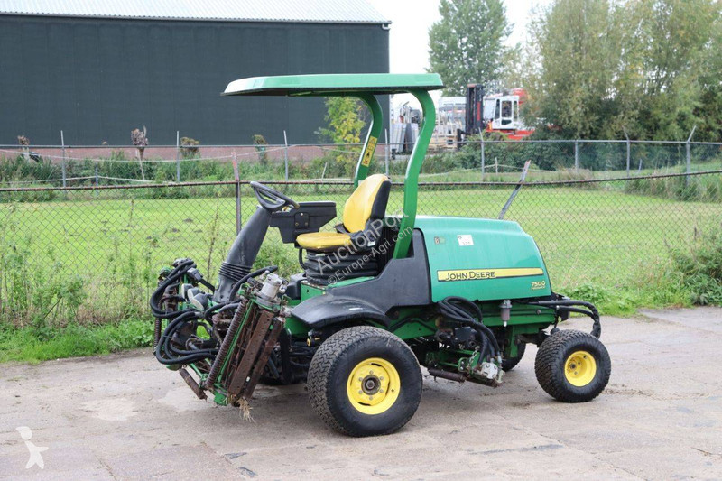 Zelené plochy John Deere 7500 PC FM