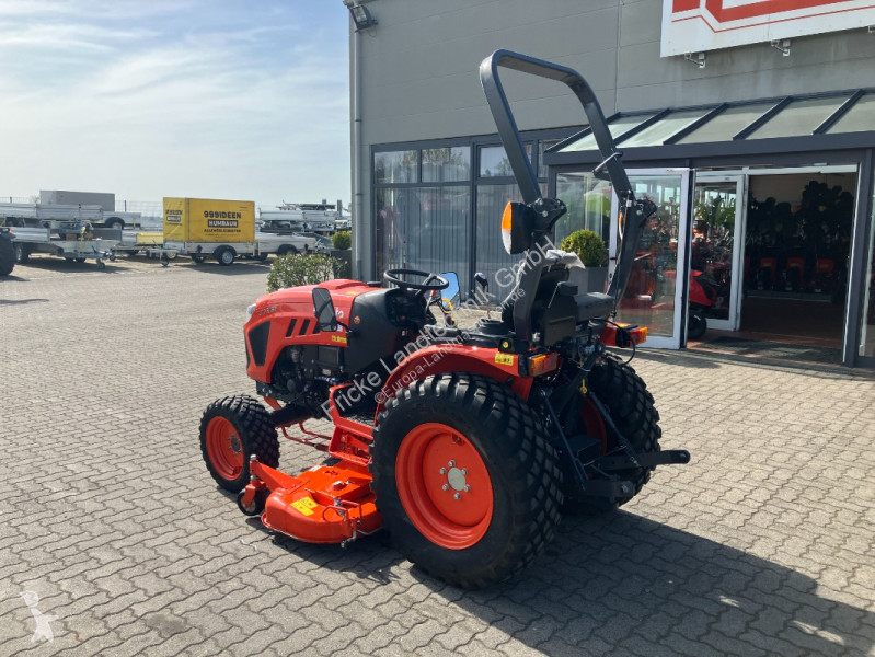 Zonas verdes jardins Kubota  LX 351