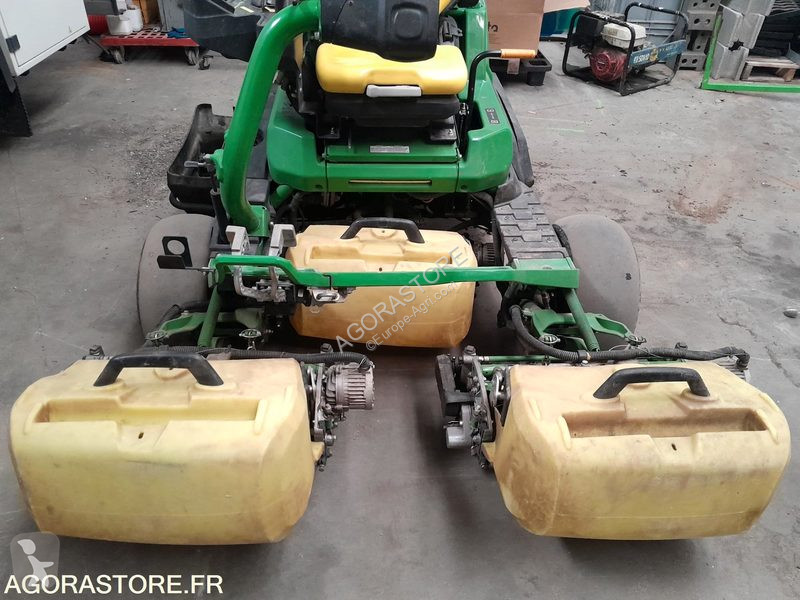 مساحات خضراء John Deere 2750E CUT DSL