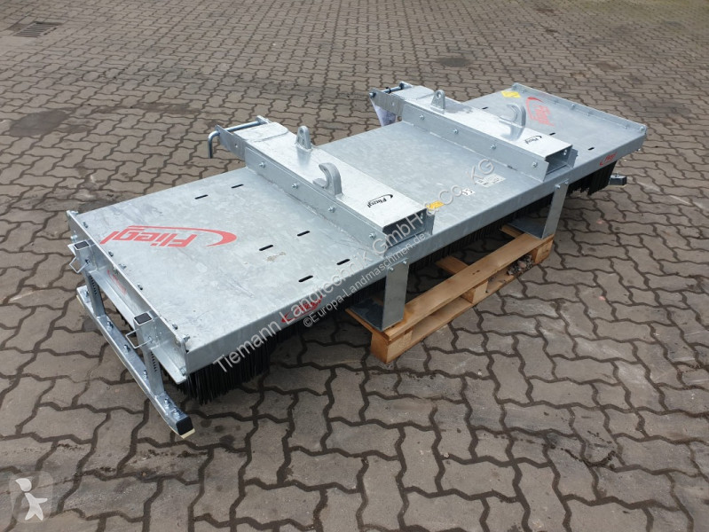 Espaces verts Fliegl  Kehrbesen Löwe 2,50m*