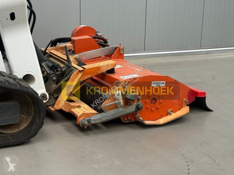 Zonas verdes jardins Bobcat FC 175