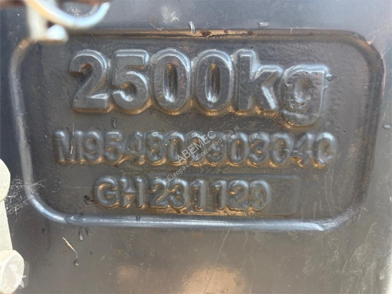 Обладнання  2500kg frontgewicht