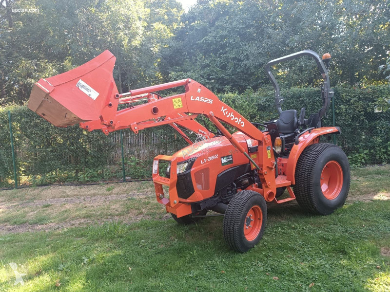 Kubota l1-382 tractor