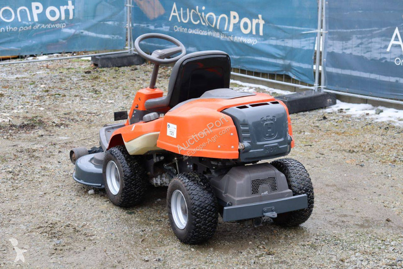 Zonas verdes Husqvarna R216 AWD