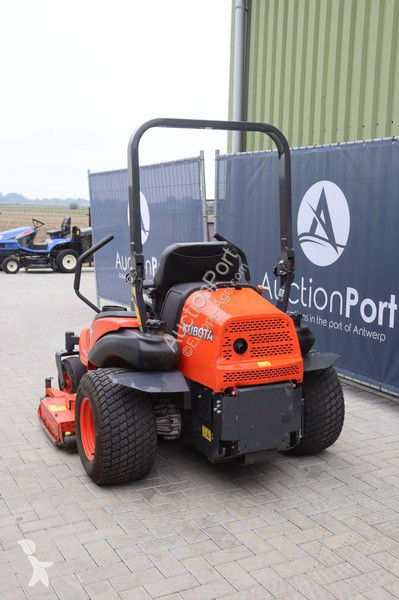 Zonas verdes Kubota ZD326S