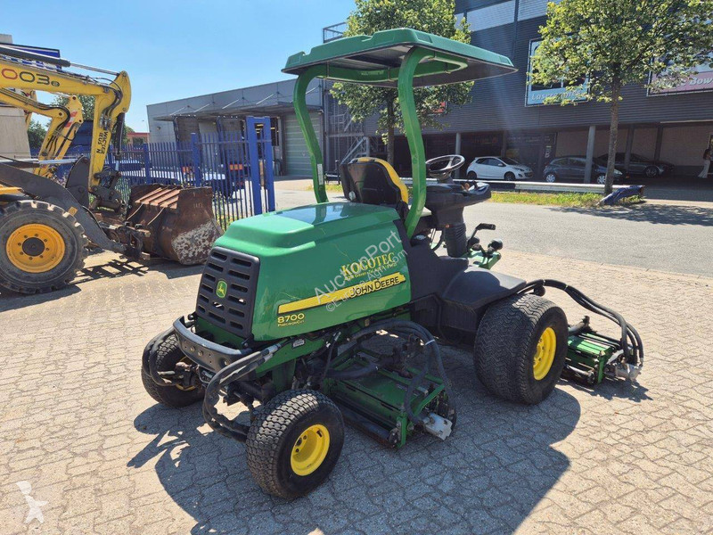 Espaces verts John Deere 8700 PC FM