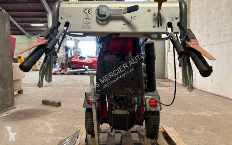 Zelené plochy  cellule porte outils autotracte -
