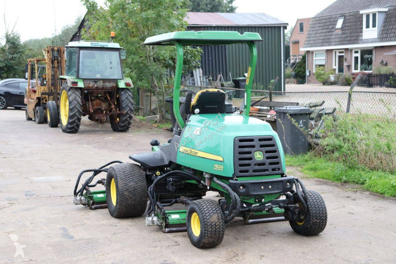 Zelené plochy John Deere 7500 PC FM