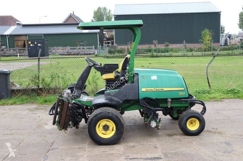 Zelené plochy John Deere 7500 PC FM