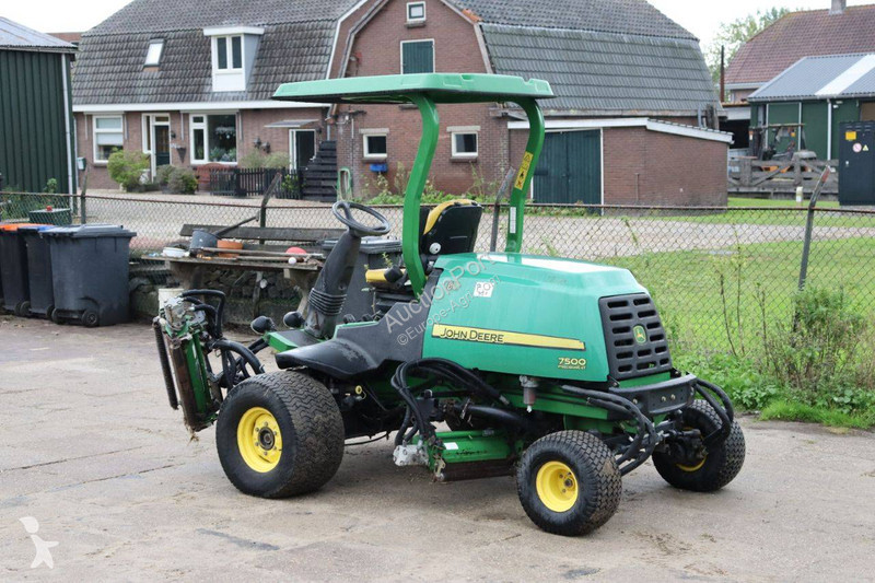 Zelené plochy John Deere 7500 PC FM