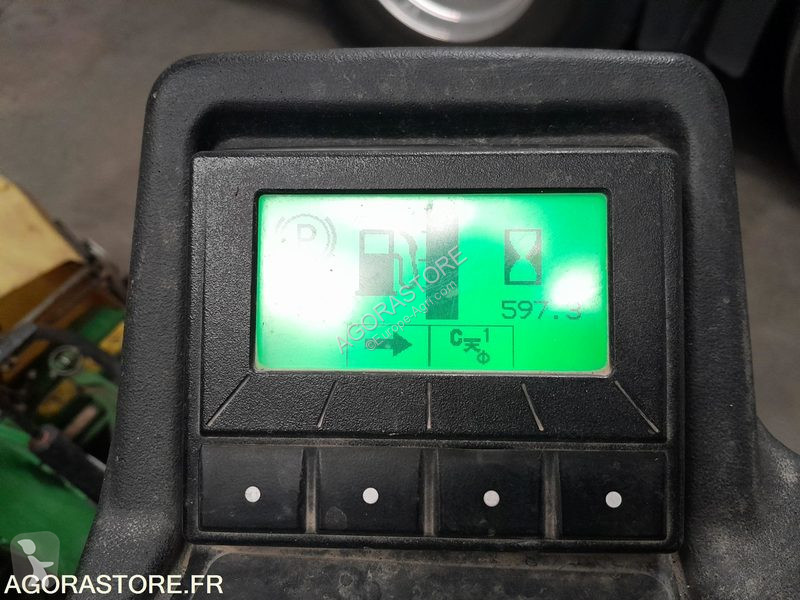 مساحات خضراء John Deere 2750E CUT DSL