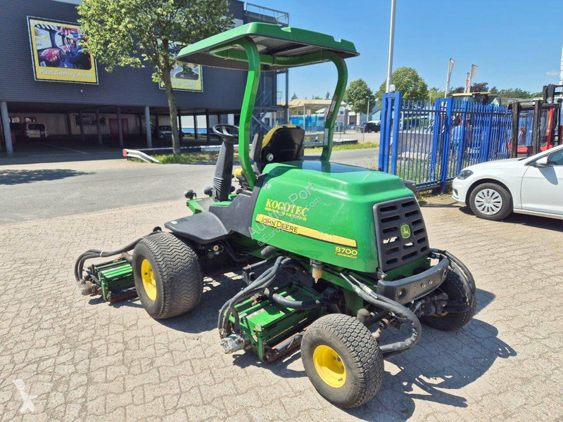 Espaces verts John Deere 8700 PC FM