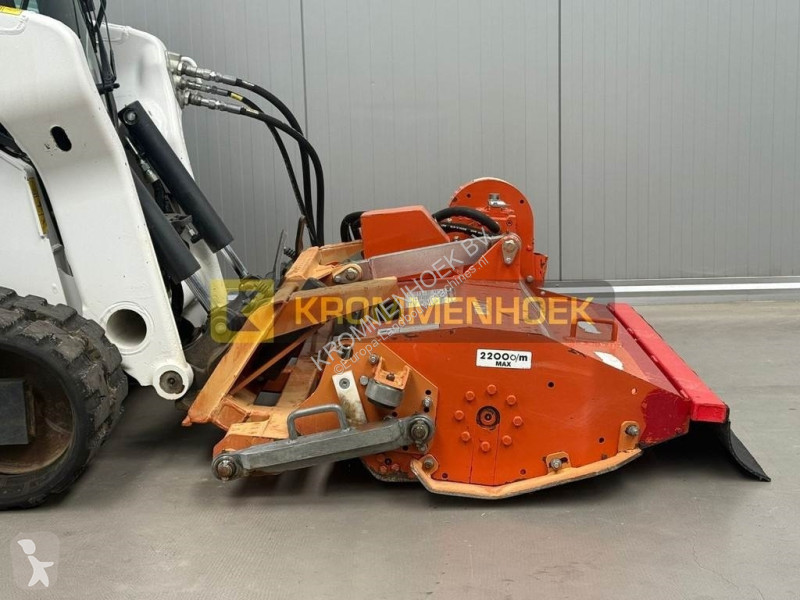 Zonas verdes jardins Bobcat FC 175
