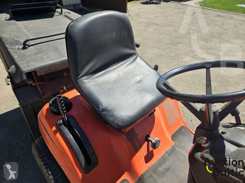 Zonas verdes jardins Kubota RCK48G18