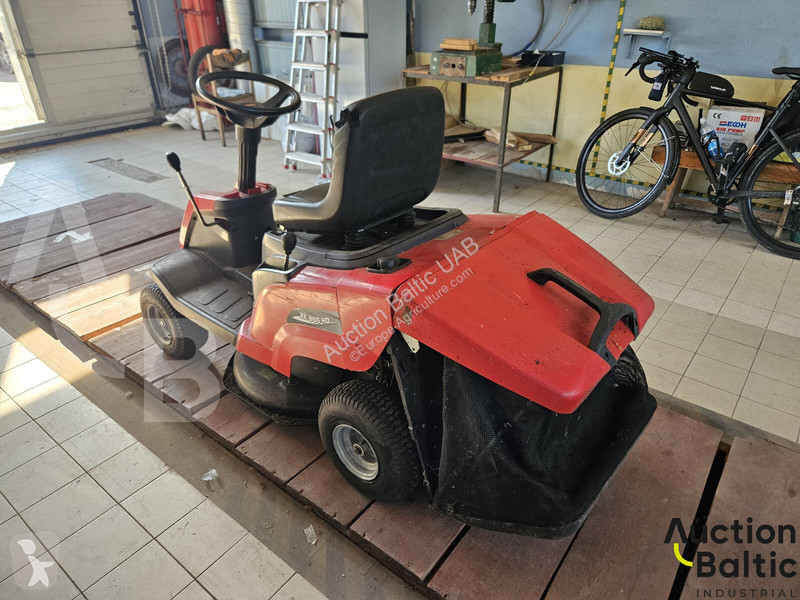 Spaţii verzi  966 HDB