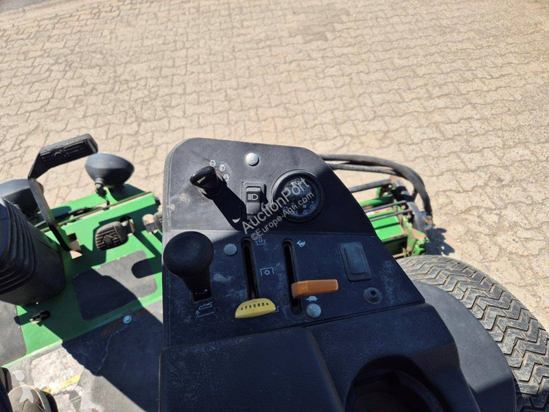Espaces verts John Deere 8700 PC FM