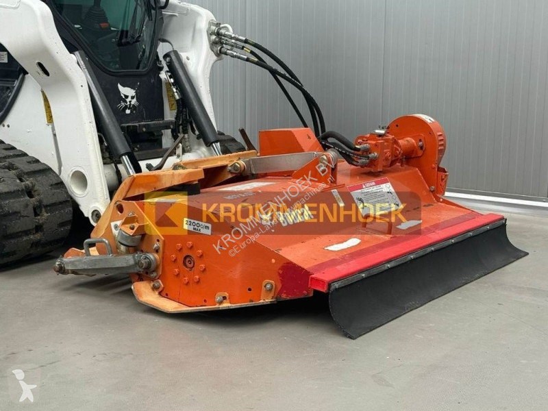 Zonas verdes jardins Bobcat FC 175