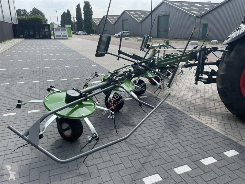 Kosenie lúk a sušenie sena Fendt Lotus 770
