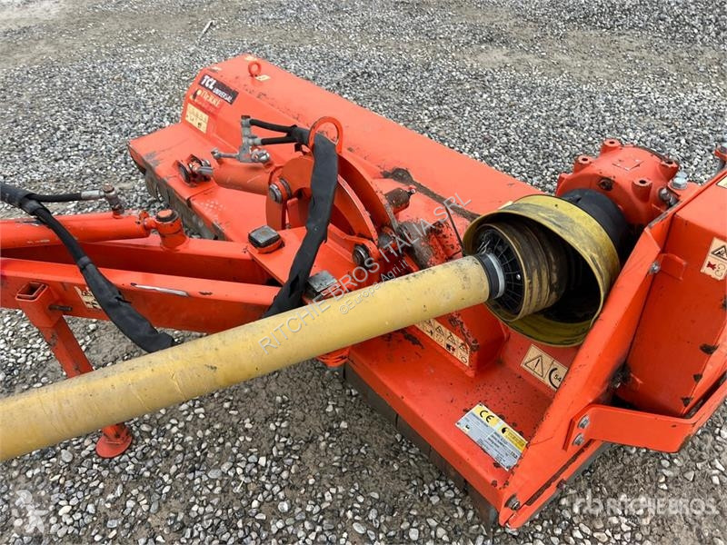 Zonas verdes jardins Tierre TCL 180 Flail Mower