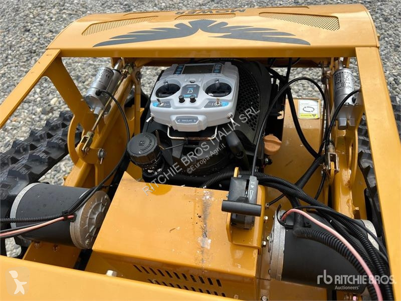 Zonas verdes jardins  Salini RC900 Lawn Mower...