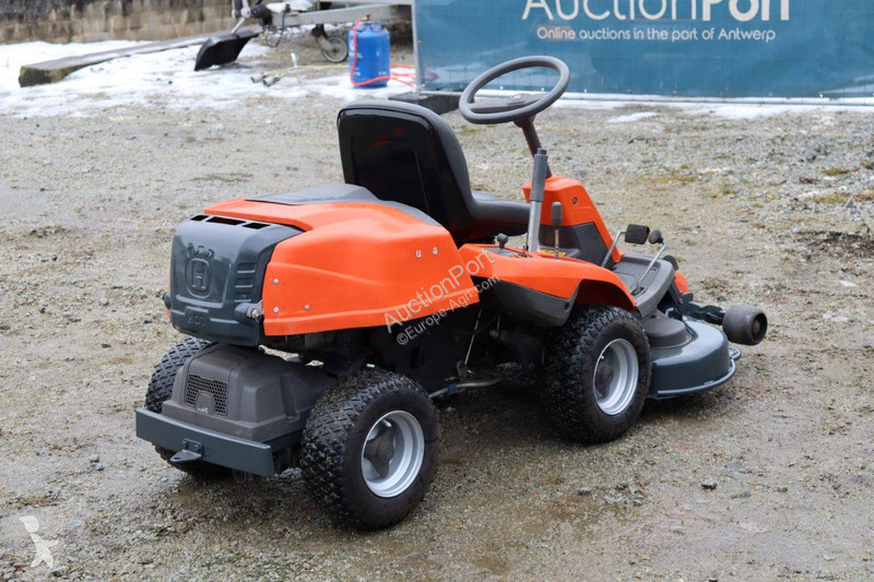 Zonas verdes Husqvarna R216 AWD