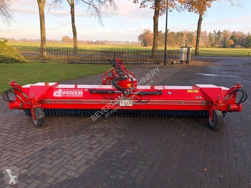 Zonas verdes jardins Dücker SFK 4500 veegmachine