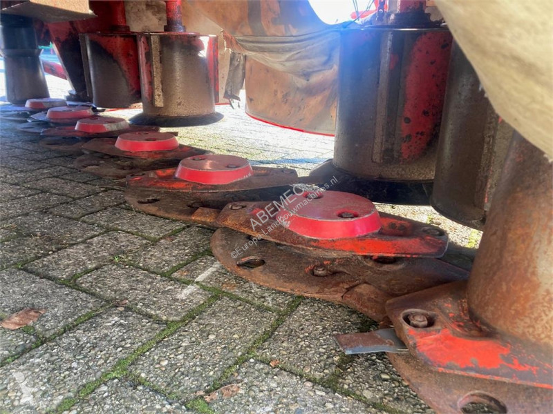 Zonas verdes Kuhn GMD 802 F