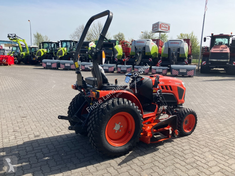Zonas verdes jardins Kubota  LX 351