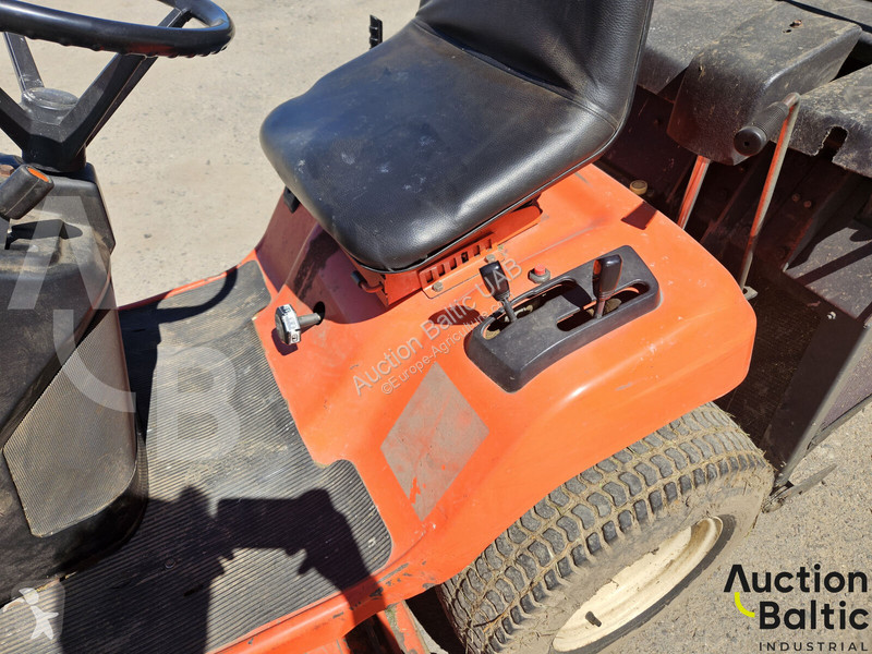 Zonas verdes jardins Kubota RCK48G18