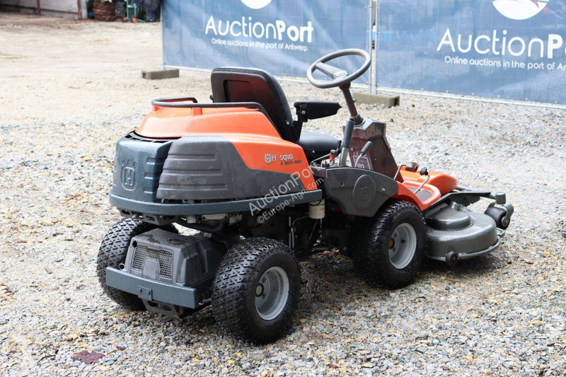 Zonas verdes Husqvarna R422Ts AWD