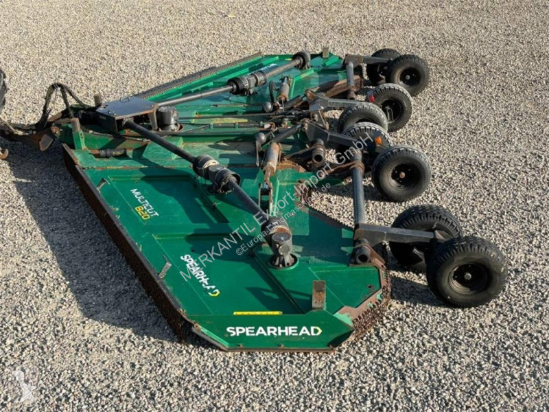 Zonas verdes jardins Spearhead  MultiCut 820