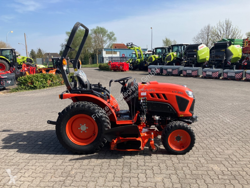 Zonas verdes jardins Kubota  LX 351