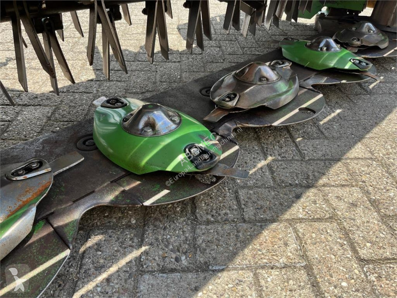 Zonas verdes jardins Krone EC 320 CV Float