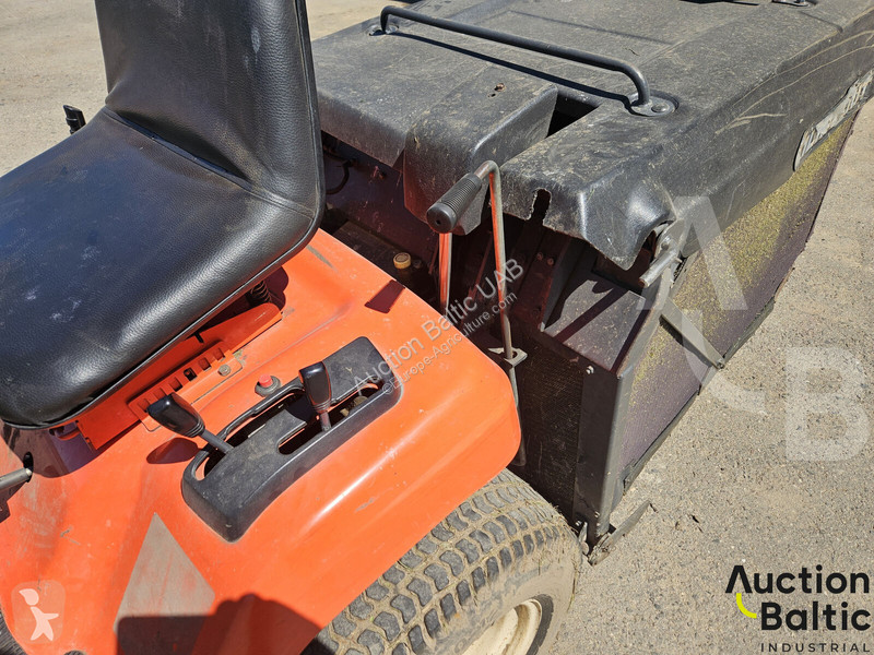 Zonas verdes jardins Kubota RCK48G18