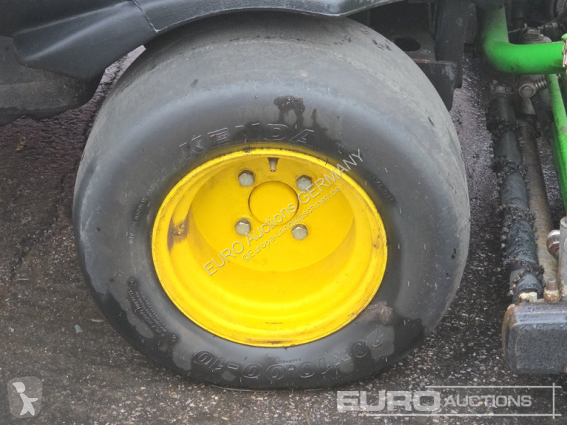 Zonas verdes jardins John Deere 2500E