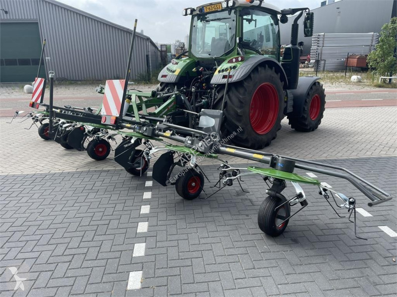 Kosenie lúk a sušenie sena Fendt Lotus 770
